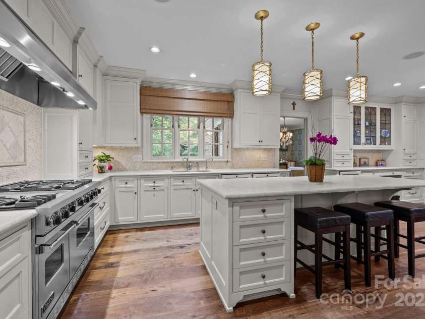640 Colville Road, Charlotte, NC 28207.  MLS# CAR4264797, YatesRealty ID 16025. 