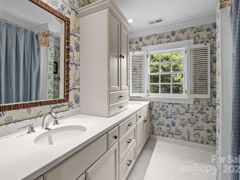 640 Colville Road, Charlotte, NC 28207.  MLS# CAR4264797, YatesRealty ID 16025. 