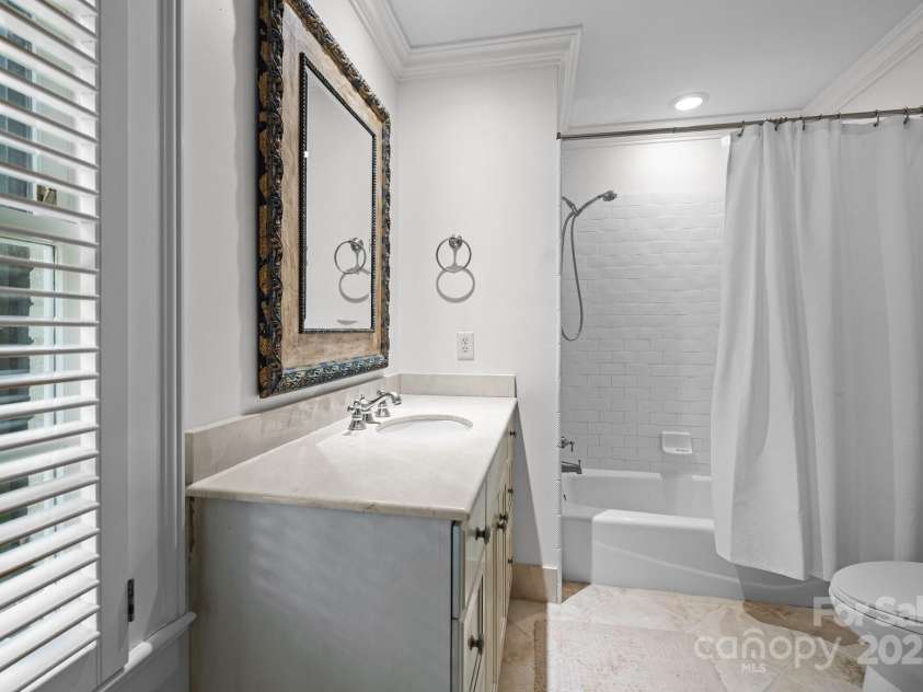 640 Colville Road, Charlotte, NC 28207.  MLS# CAR4264797, YatesRealty ID 16025. 