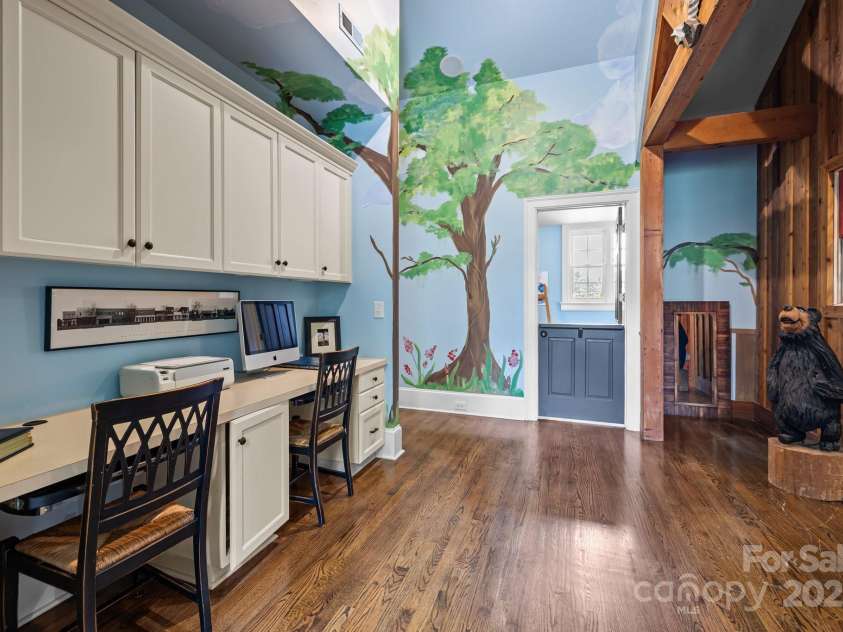 640 Colville Road, Charlotte, NC 28207.  MLS# CAR4264797, YatesRealty ID 16025. 