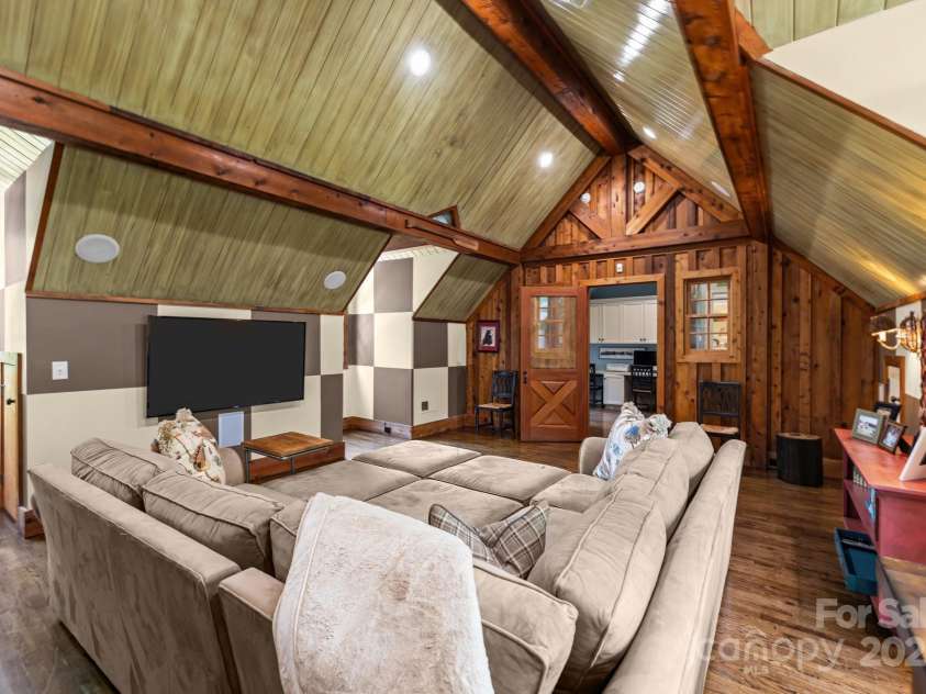640 Colville Road, Charlotte, NC 28207.  MLS# CAR4264797, YatesRealty ID 16025. 