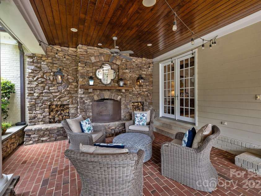640 Colville Road, Charlotte, NC 28207.  MLS# CAR4264797, YatesRealty ID 16025. 