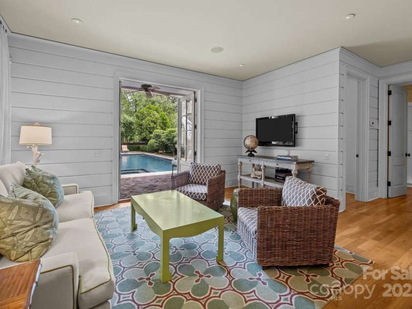 640 Colville Road, Charlotte, NC 28207.  MLS# CAR4264797, YatesRealty ID 16025. 