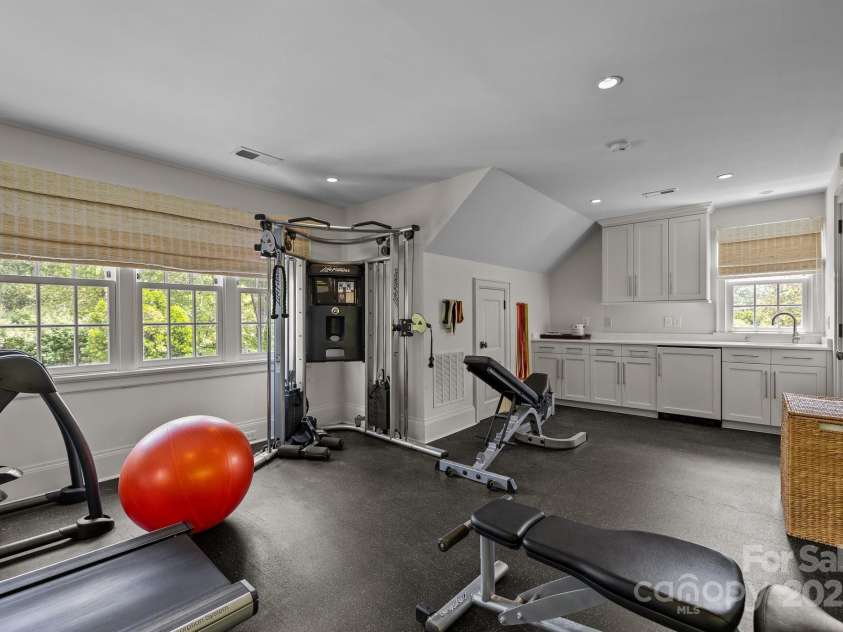 640 Colville Road, Charlotte, NC 28207.  MLS# CAR4264797, YatesRealty ID 16025. 