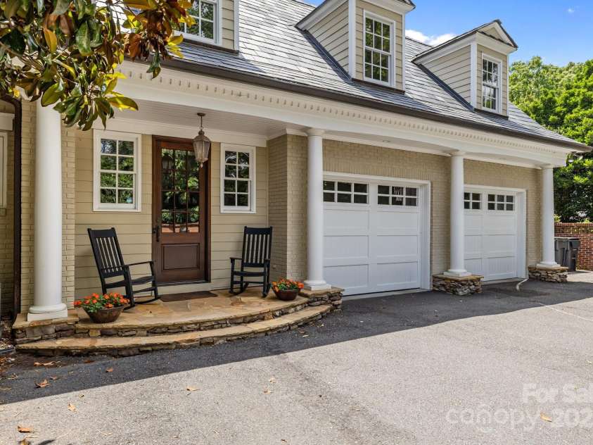 640 Colville Road, Charlotte, NC 28207.  MLS# CAR4264797, YatesRealty ID 16025. 