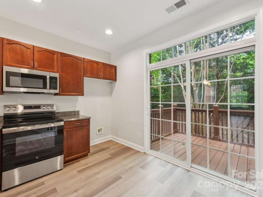 1126 Dean Hall Lane, Matthews, NC 28105.  MLS# CAR4263667, YatesRealty ID 16027. 