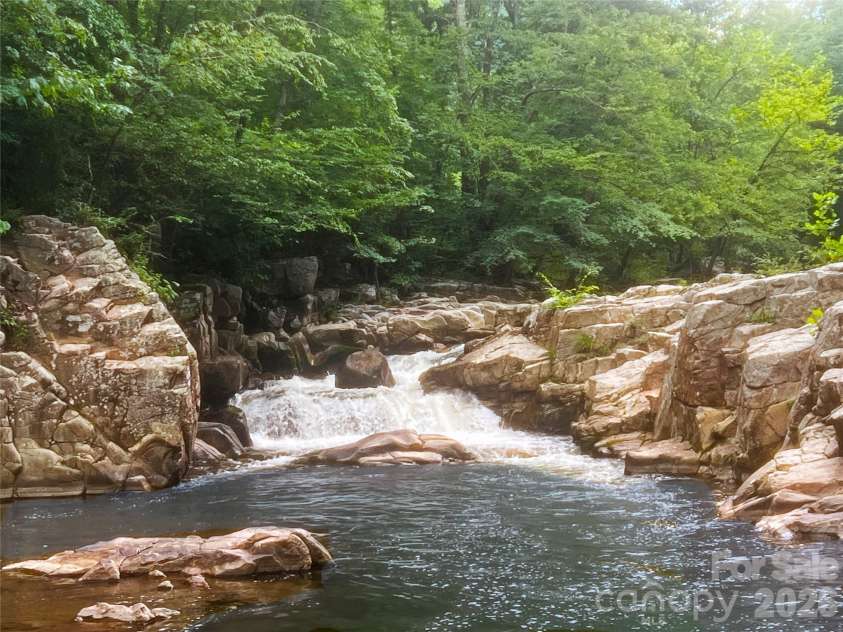 257 Henderson Drive, Hot Springs, NC 28743.  MLS# CAR4281408, YatesRealty ID 16027. 