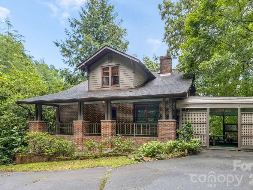 257 Henderson Drive, Hot Springs, NC 28743.  MLS# CAR4281408, YatesRealty ID 16027. 
