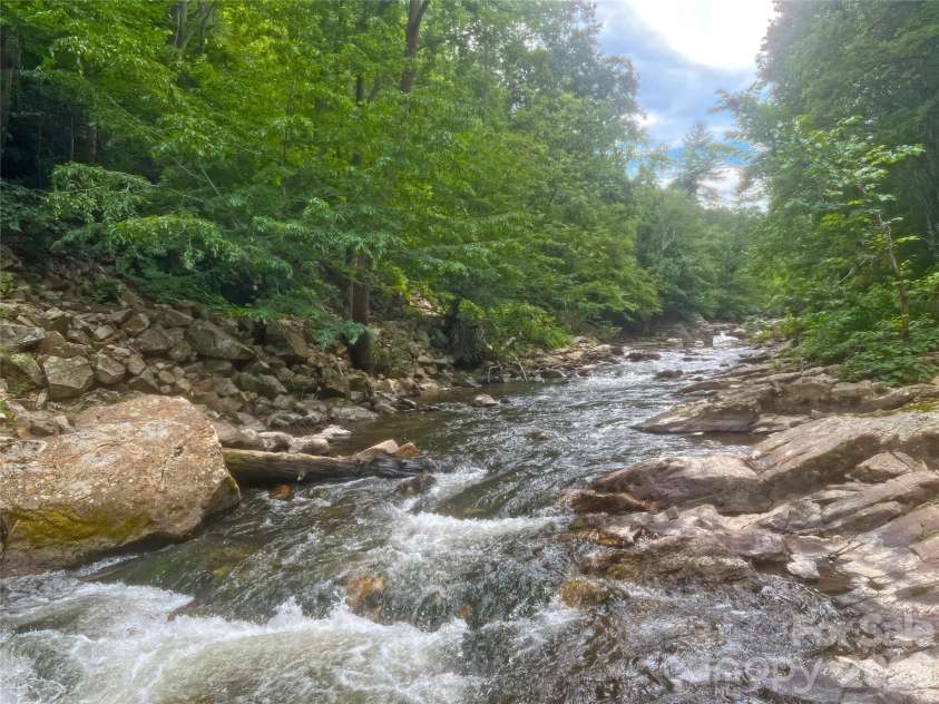 257 Henderson Drive, Hot Springs, NC 28743.  MLS# CAR4281408, YatesRealty ID 16027. 