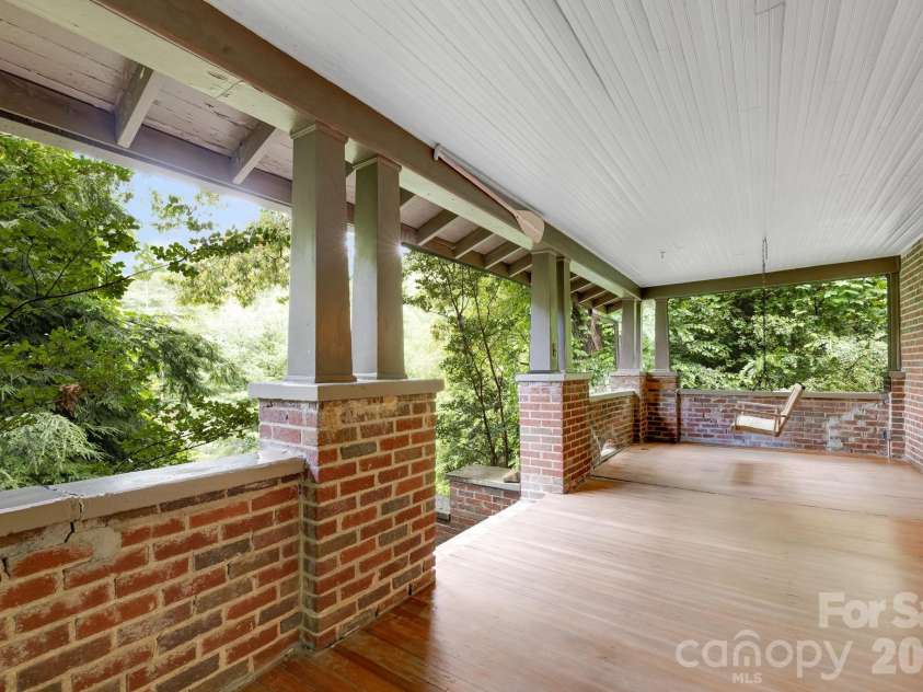 257 Henderson Drive, Hot Springs, NC 28743.  MLS# CAR4281408, YatesRealty ID 16027. 