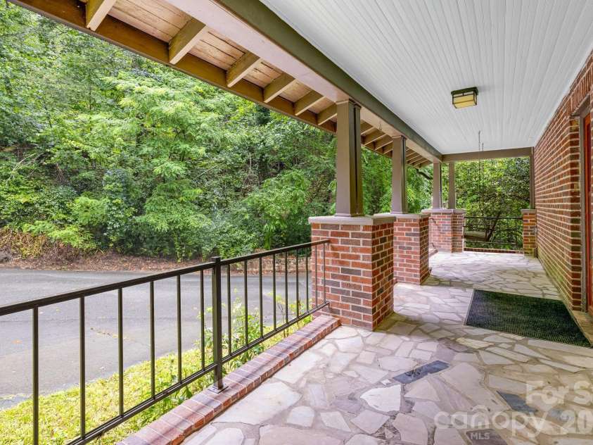 257 Henderson Drive, Hot Springs, NC 28743.  MLS# CAR4281408, YatesRealty ID 16027. 