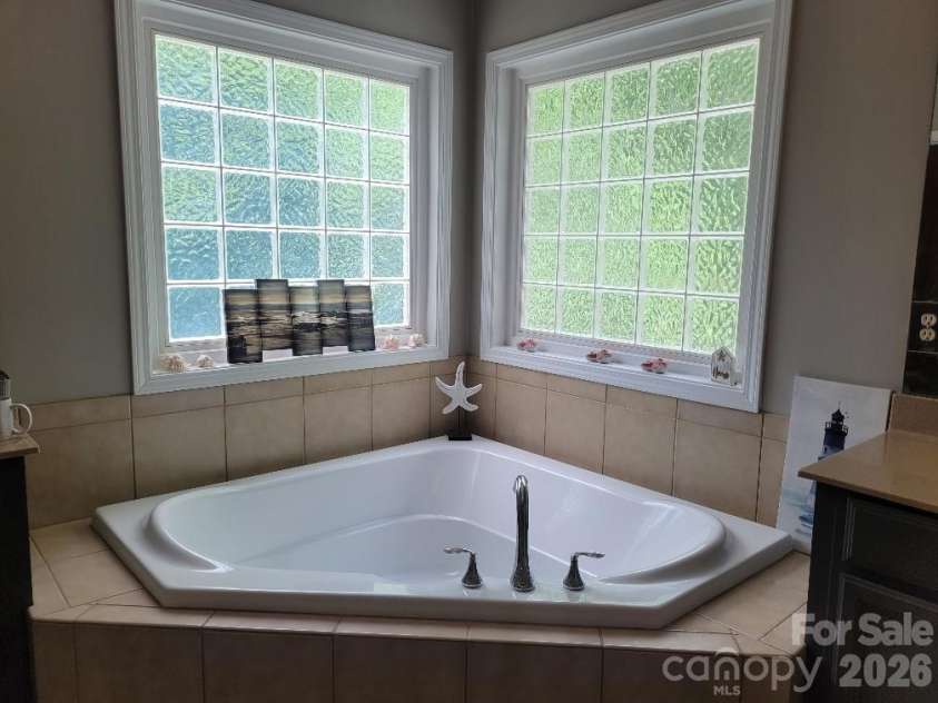 1261 Brough Hall Drive, Waxhaw, NC 28173.  MLS# CAR4369282, YatesRealty ID 16028. 