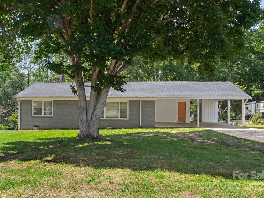 2322 Hedgewood Circle, Gastonia, NC 28052.  MLS# CAR4253048, YatesRealty ID 16028. 
