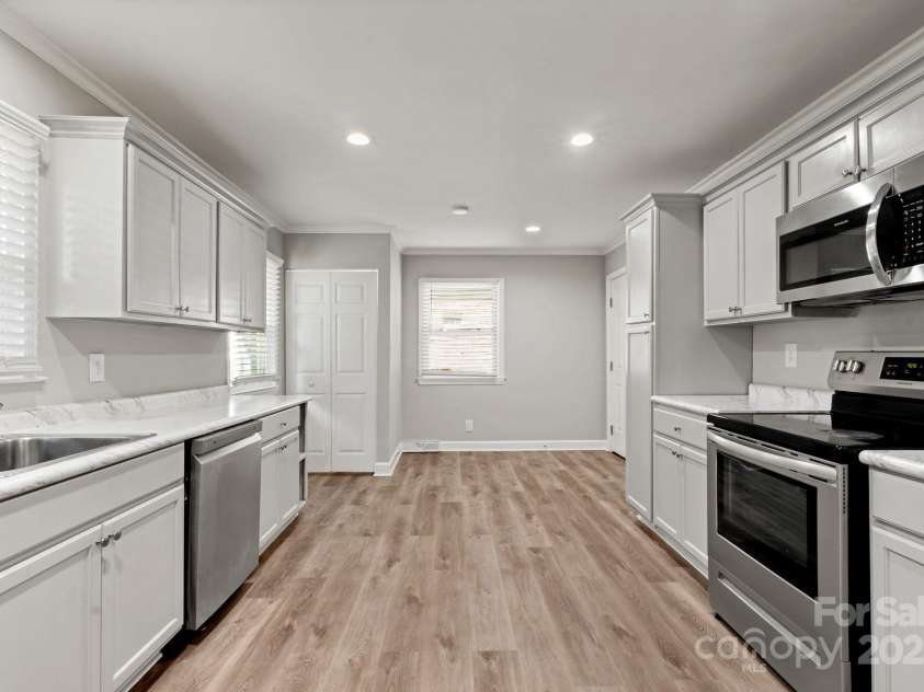 2322 Hedgewood Circle, Gastonia, NC 28052.  MLS# CAR4253048, YatesRealty ID 16028. 