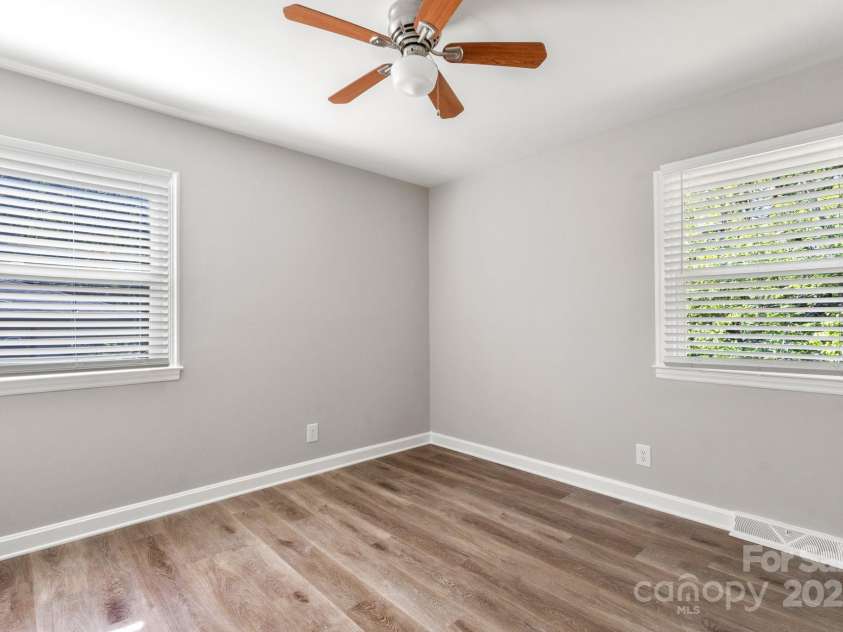 2322 Hedgewood Circle, Gastonia, NC 28052.  MLS# CAR4253048, YatesRealty ID 16028. 