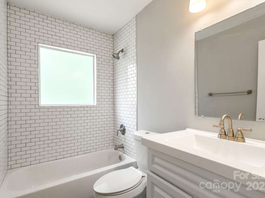 2322 Hedgewood Circle, Gastonia, NC 28052.  MLS# CAR4253048, YatesRealty ID 16028. 