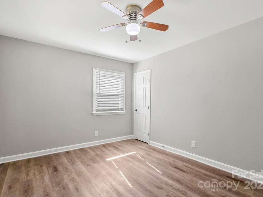2322 Hedgewood Circle, Gastonia, NC 28052.  MLS# CAR4253048, YatesRealty ID 16028. 