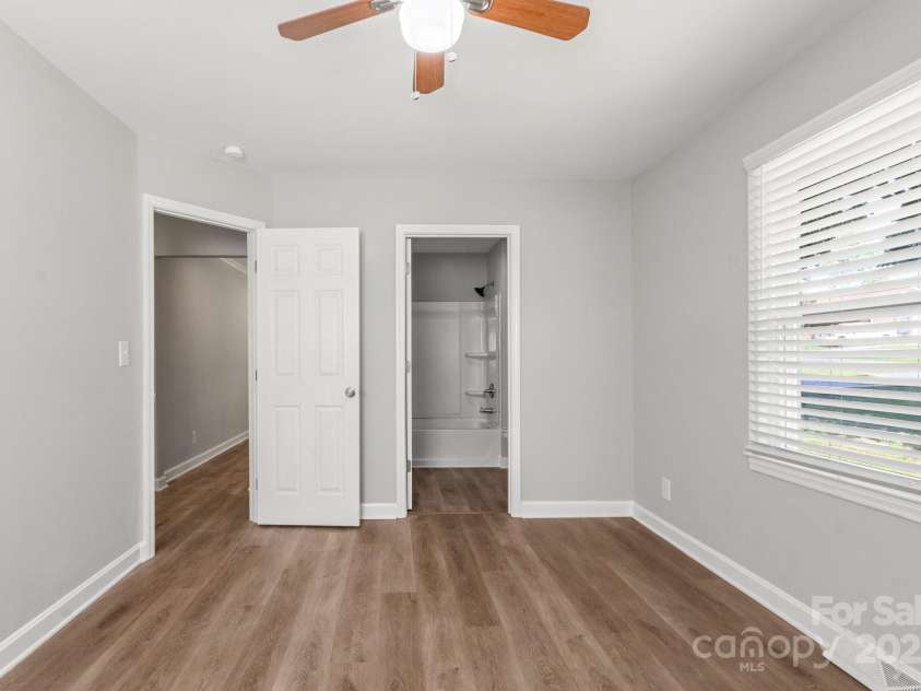 2322 Hedgewood Circle, Gastonia, NC 28052.  MLS# CAR4253048, YatesRealty ID 16028. 