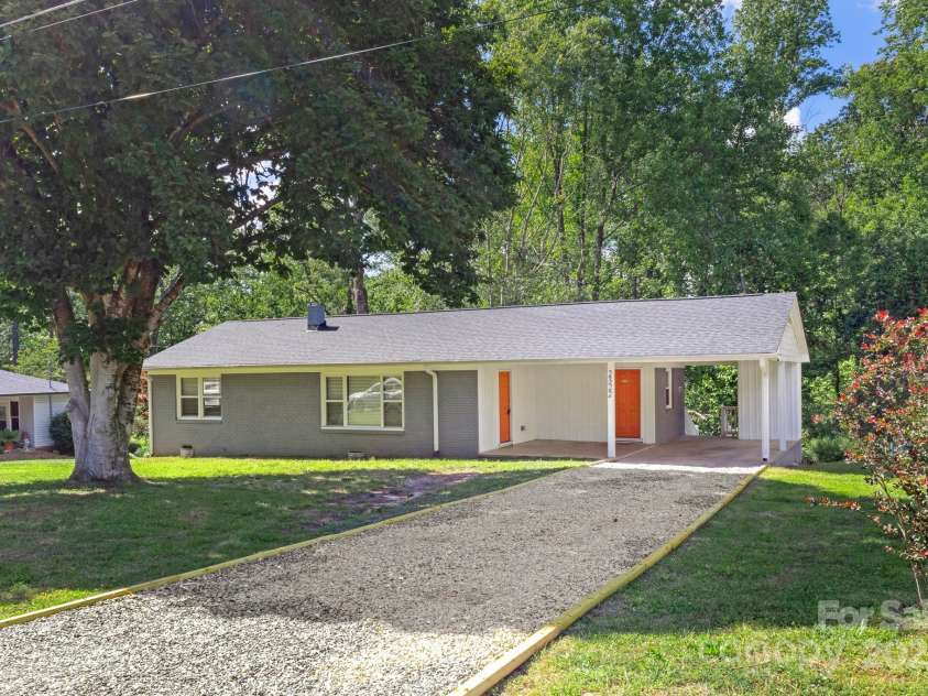 2322 Hedgewood Circle, Gastonia, NC 28052.  MLS# CAR4253048, YatesRealty ID 16028. 