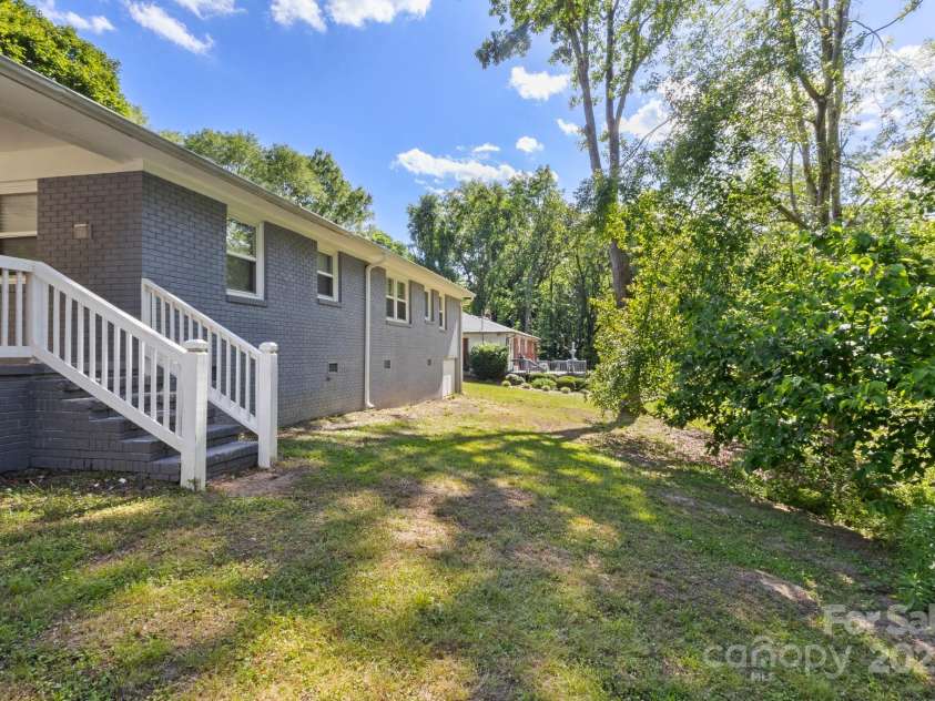 2322 Hedgewood Circle, Gastonia, NC 28052.  MLS# CAR4253048, YatesRealty ID 16028. 