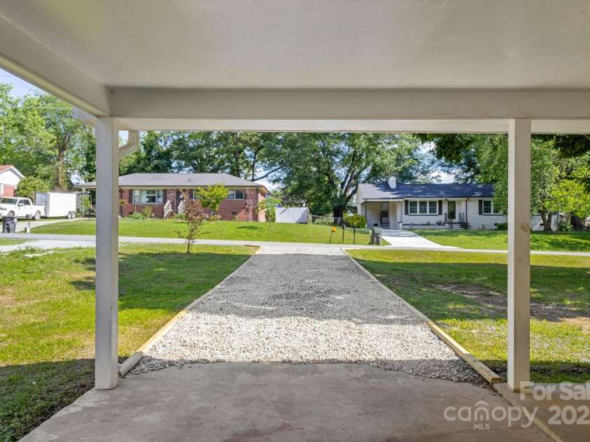 2322 Hedgewood Circle, Gastonia, NC 28052.  MLS# CAR4253048, YatesRealty ID 16028. 