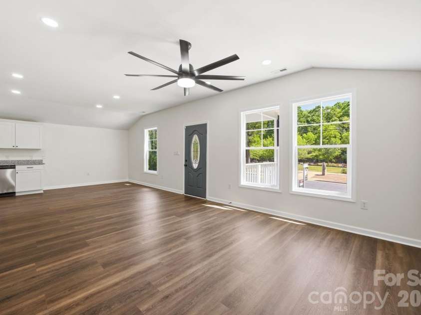 3204 Amay James Avenue, Charlotte, NC 28208.  MLS# CAR4369381, YatesRealty ID 16029. 