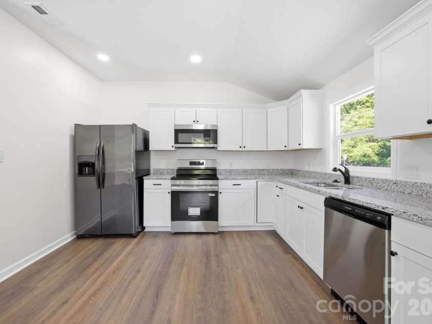 3204 Amay James Avenue, Charlotte, NC 28208.  MLS# CAR4369381, YatesRealty ID 16029. 