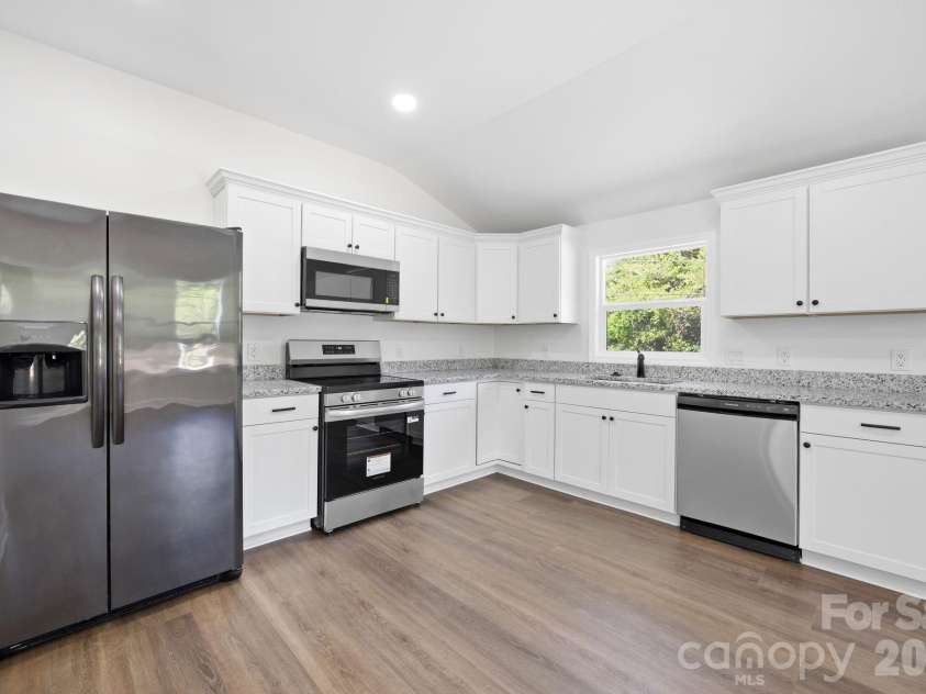 3204 Amay James Avenue, Charlotte, NC 28208.  MLS# CAR4369381, YatesRealty ID 16029. 