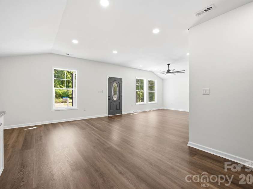 3204 Amay James Avenue, Charlotte, NC 28208.  MLS# CAR4369381, YatesRealty ID 16029. 