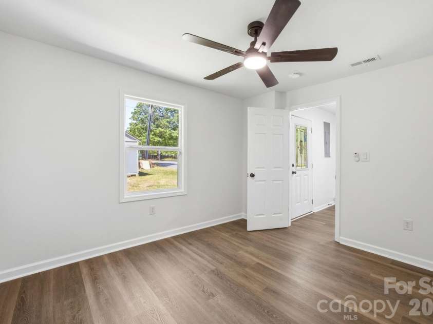 3204 Amay James Avenue, Charlotte, NC 28208.  MLS# CAR4369381, YatesRealty ID 16029. 