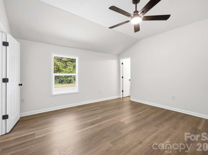 3204 Amay James Avenue, Charlotte, NC 28208.  MLS# CAR4369381, YatesRealty ID 16029. 