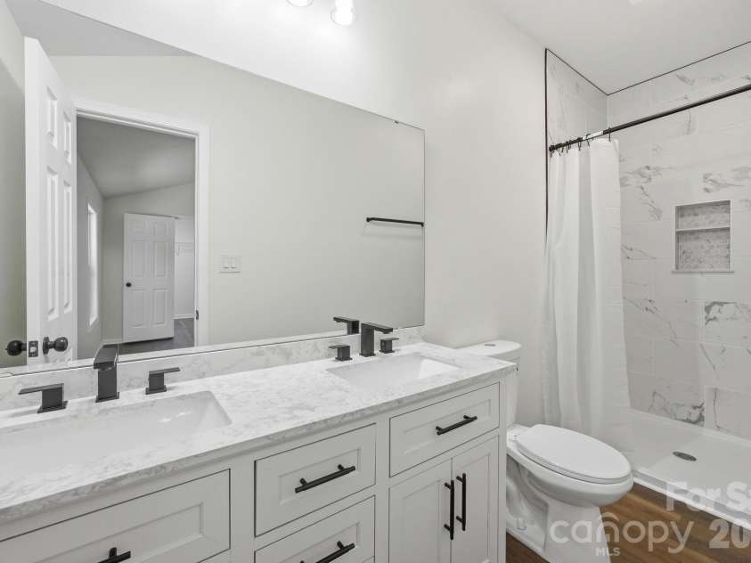 3204 Amay James Avenue, Charlotte, NC 28208.  MLS# CAR4369381, YatesRealty ID 16029. 