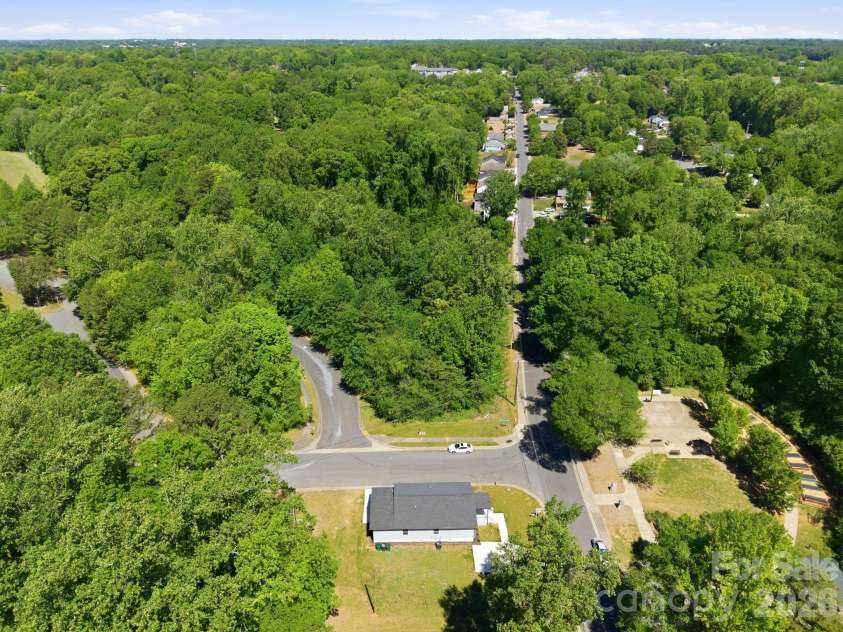 3204 Amay James Avenue, Charlotte, NC 28208.  MLS# CAR4369381, YatesRealty ID 16029. 