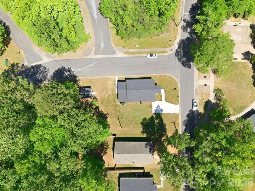 3204 Amay James Avenue, Charlotte, NC 28208.  MLS# CAR4369381, YatesRealty ID 16029. 