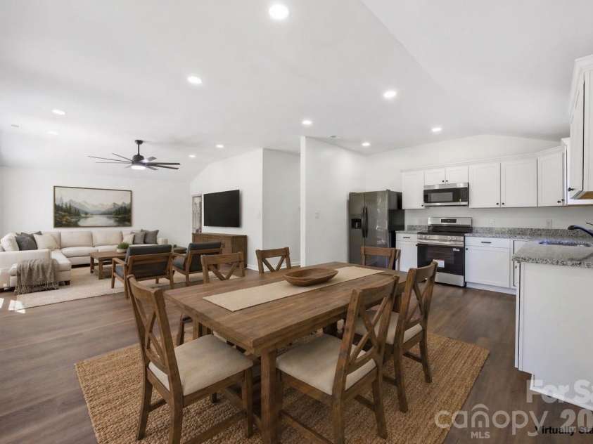 3204 Amay James Avenue, Charlotte, NC 28208.  MLS# CAR4369381, YatesRealty ID 16029. 