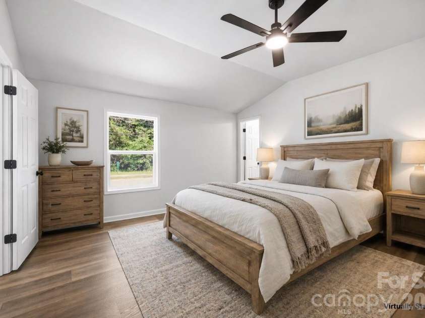 3204 Amay James Avenue, Charlotte, NC 28208.  MLS# CAR4369381, YatesRealty ID 16029. 