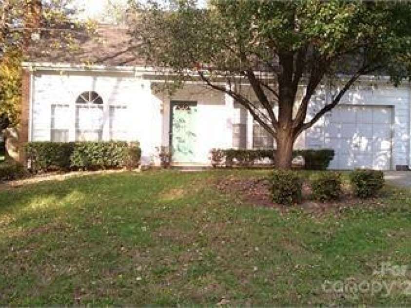 2032 David Earl Drive, Charlotte, NC 28213.  MLS# CAR4228790, YatesRealty ID 1603. 