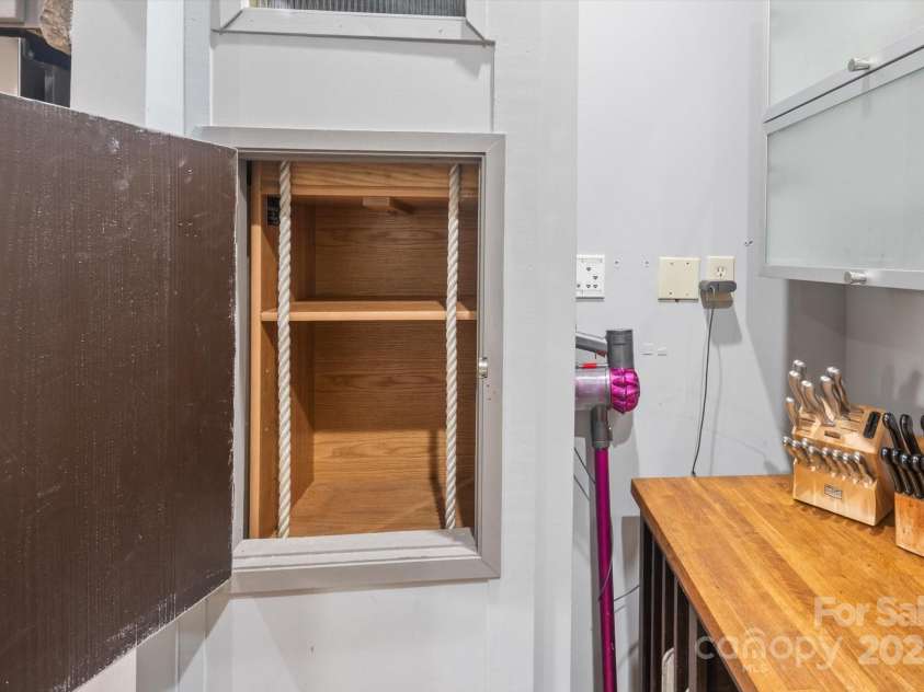94 Davey Crockett Road, Fairview, NC 28730.  MLS# CAR4310188, YatesRealty ID 1603. Dumbwaiter in Pantry!