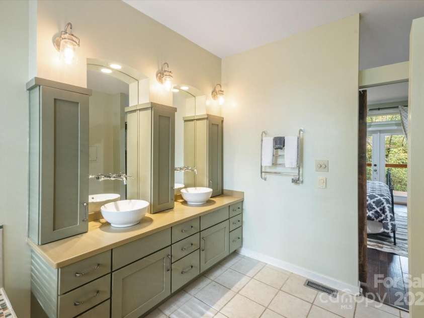 94 Davey Crockett Road, Fairview, NC 28730.  MLS# CAR4310188, YatesRealty ID 1603. Primary Bathroom