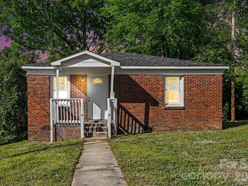 2604 Booker Avenue, Charlotte, NC 28216.  MLS# CAR4369382, YatesRealty ID 16031. 