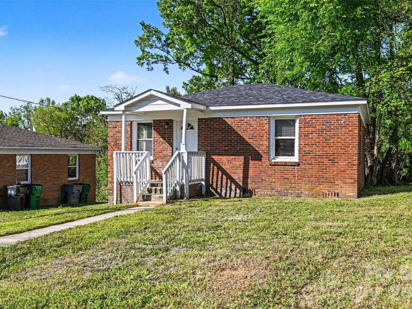 2604 Booker Avenue, Charlotte, NC 28216.  MLS# CAR4369382, YatesRealty ID 16031. 