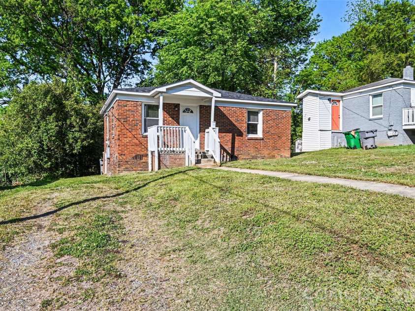 2604 Booker Avenue, Charlotte, NC 28216.  MLS# CAR4369382, YatesRealty ID 16031. 
