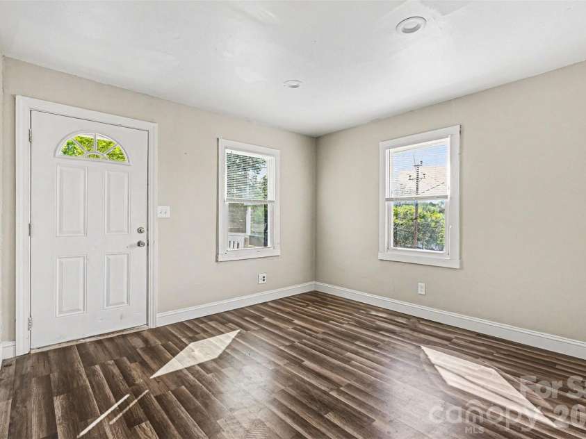 2604 Booker Avenue, Charlotte, NC 28216.  MLS# CAR4369382, YatesRealty ID 16031. 
