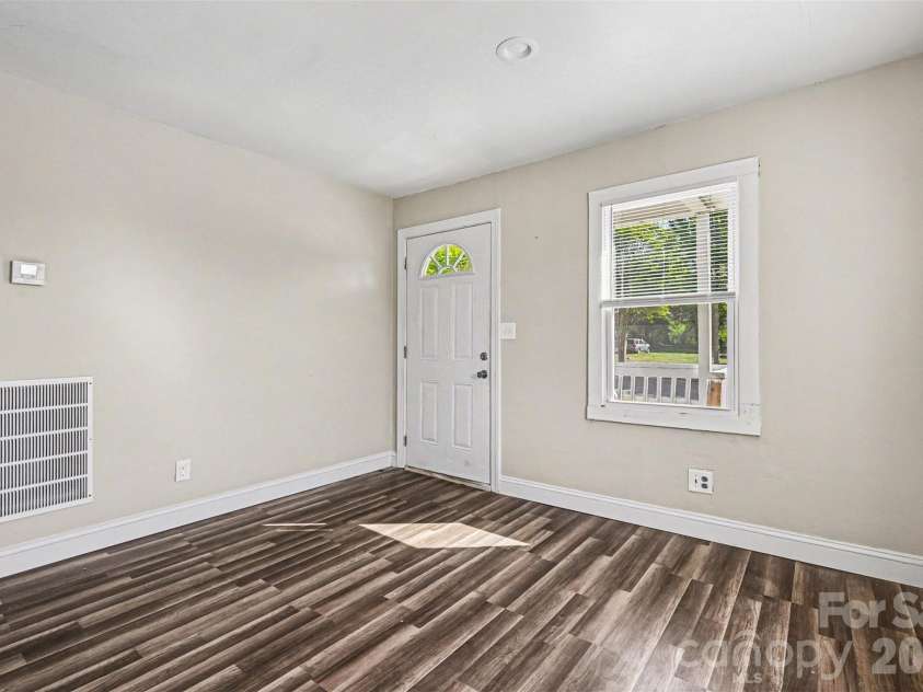 2604 Booker Avenue, Charlotte, NC 28216.  MLS# CAR4369382, YatesRealty ID 16031. 