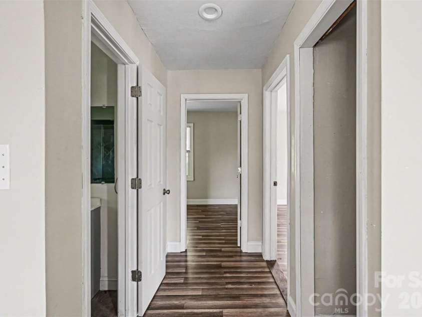 2604 Booker Avenue, Charlotte, NC 28216.  MLS# CAR4369382, YatesRealty ID 16031. 