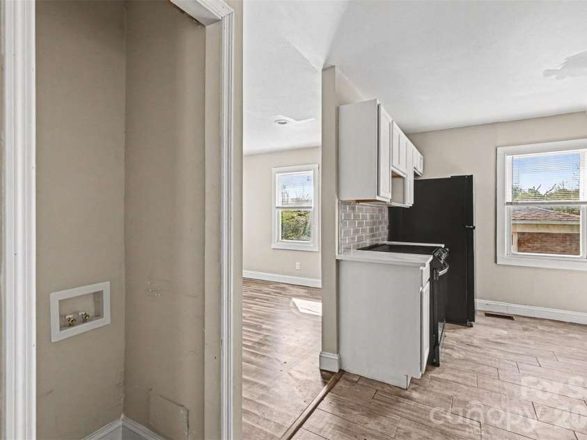 2604 Booker Avenue, Charlotte, NC 28216.  MLS# CAR4369382, YatesRealty ID 16031. 