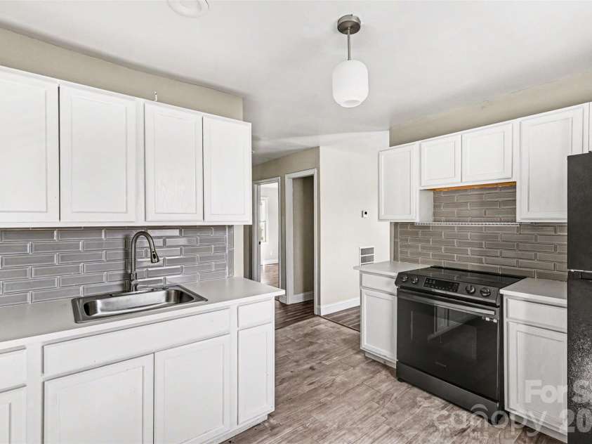 2604 Booker Avenue, Charlotte, NC 28216.  MLS# CAR4369382, YatesRealty ID 16031. 