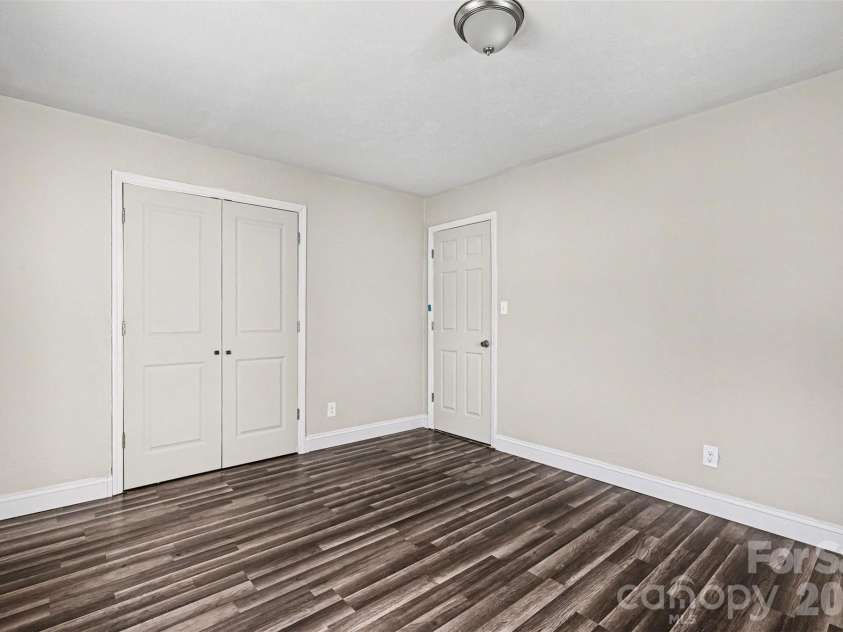 2604 Booker Avenue, Charlotte, NC 28216.  MLS# CAR4369382, YatesRealty ID 16031. 