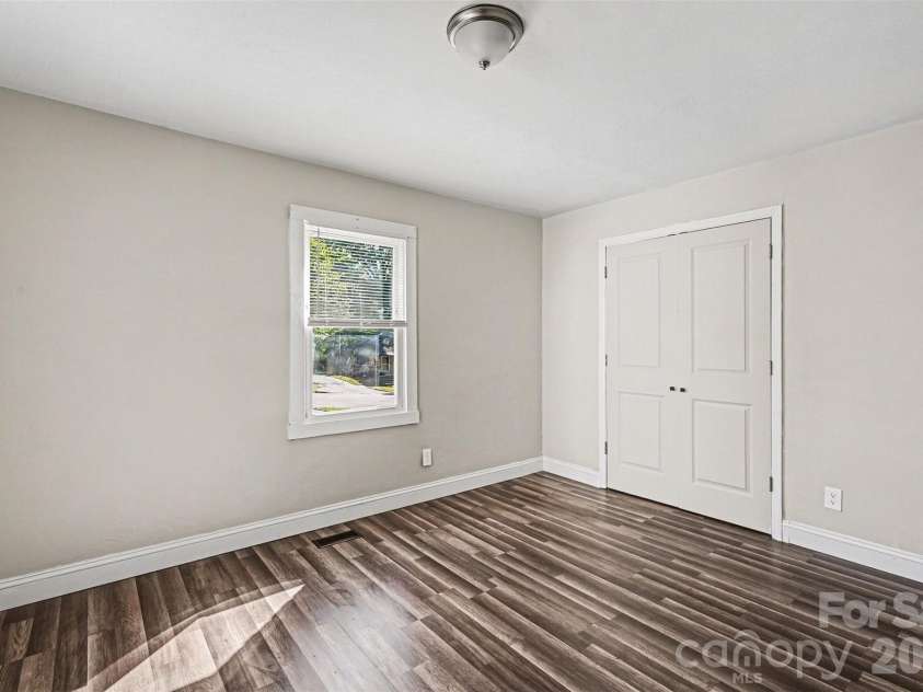 2604 Booker Avenue, Charlotte, NC 28216.  MLS# CAR4369382, YatesRealty ID 16031. 