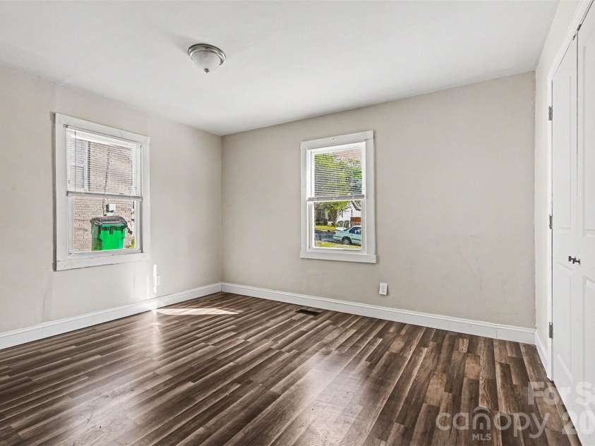 2604 Booker Avenue, Charlotte, NC 28216.  MLS# CAR4369382, YatesRealty ID 16031. 